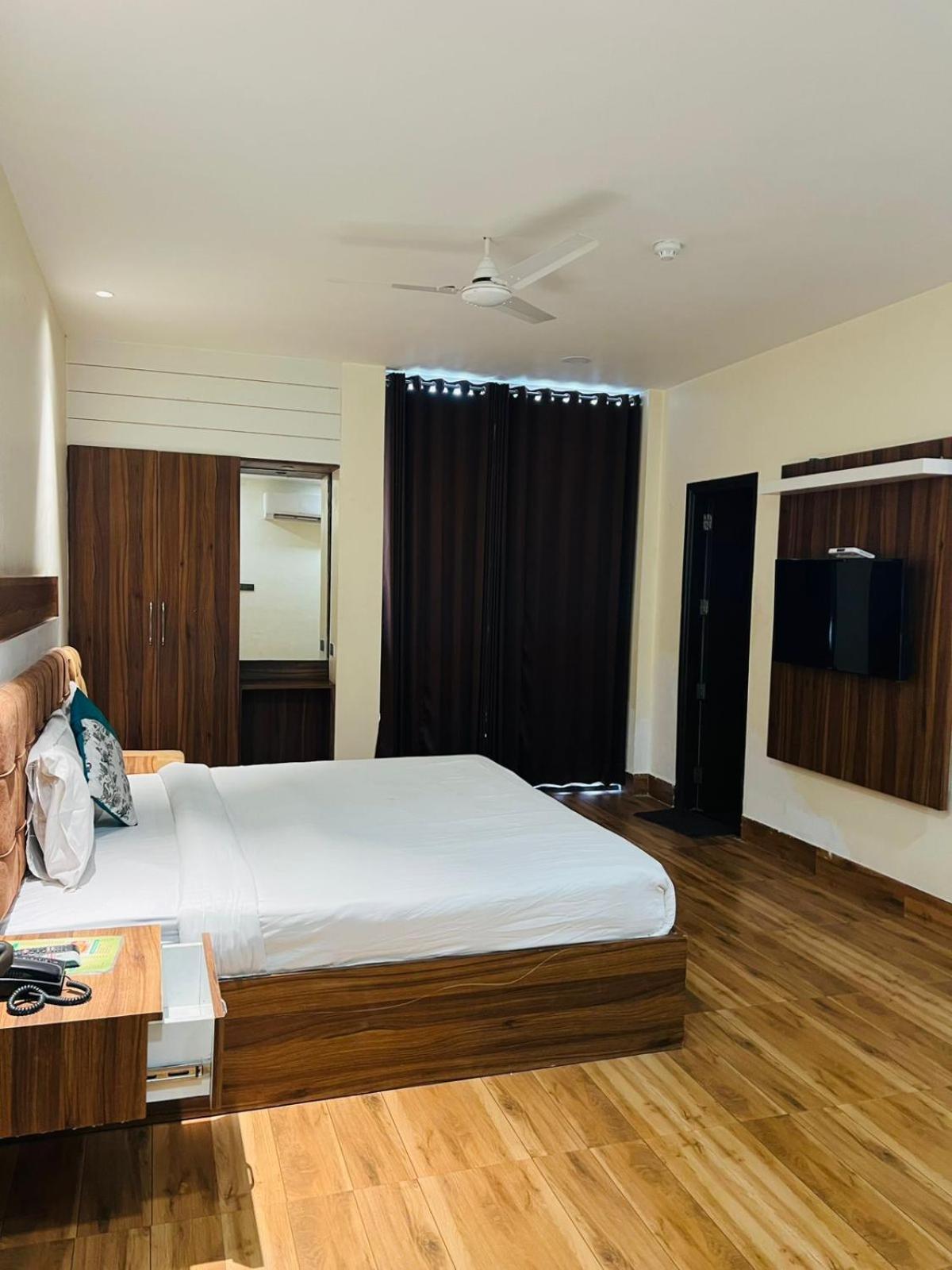Hotel White House Walking Distance From Golden Temple- With Parking Amritsar Ngoại thất bức ảnh