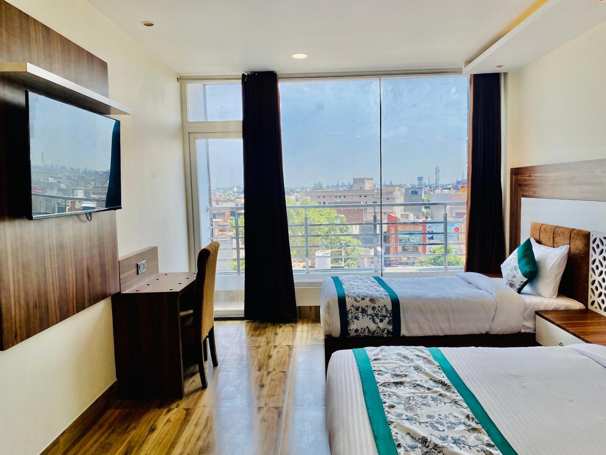 Hotel White House Walking Distance From Golden Temple- With Parking Amritsar Ngoại thất bức ảnh