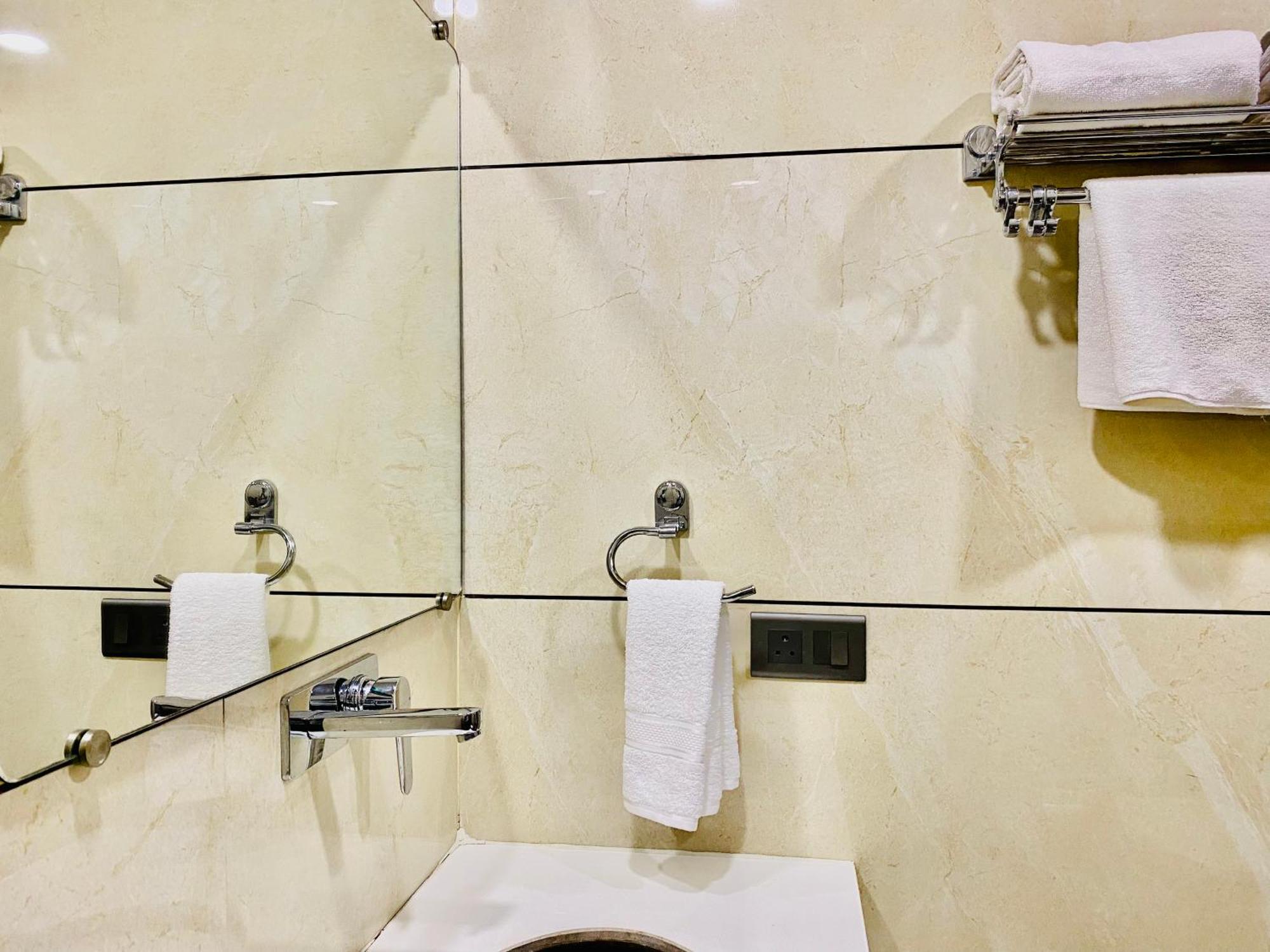 Hotel White House Walking Distance From Golden Temple- With Parking Amritsar Ngoại thất bức ảnh