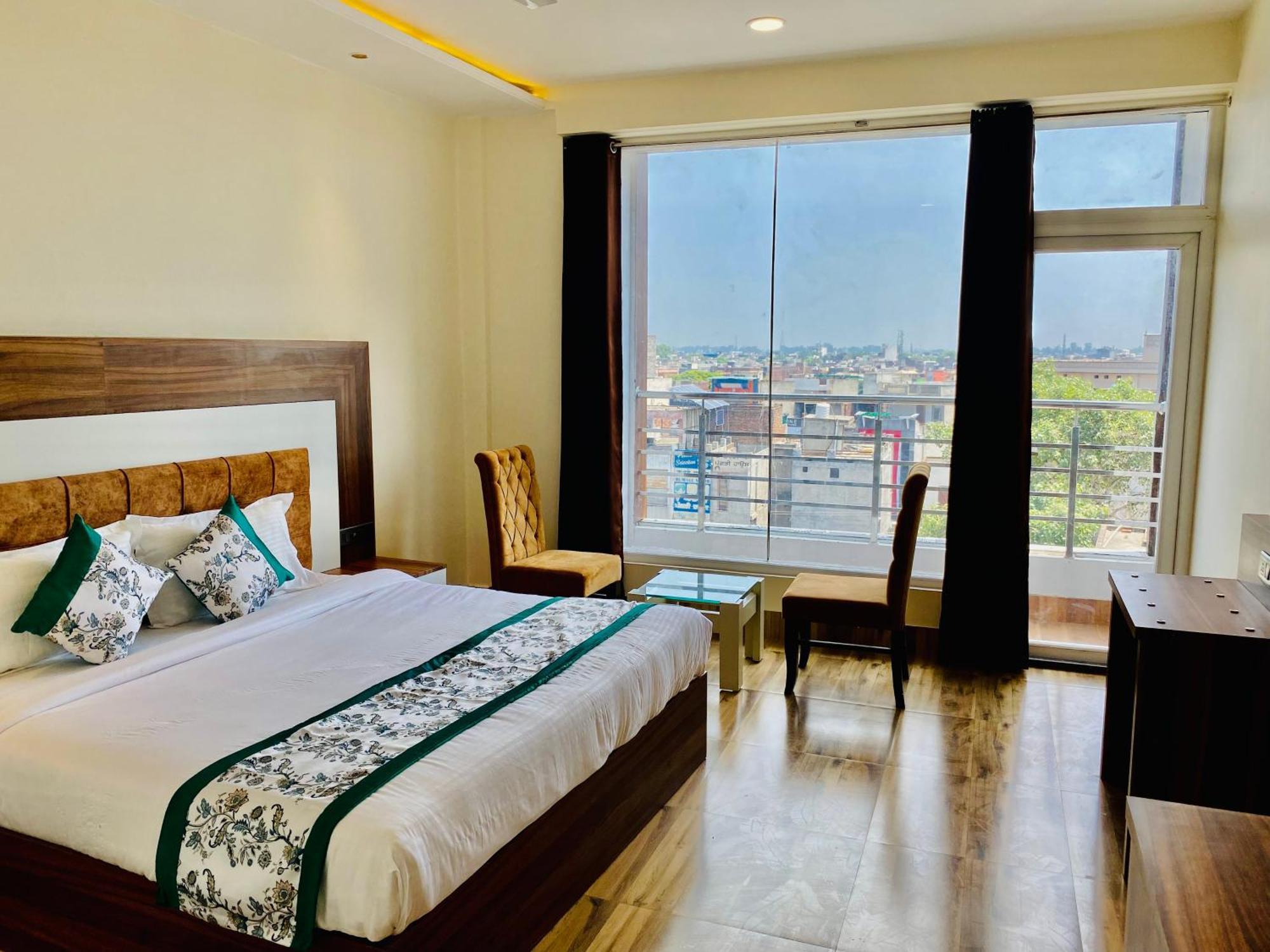 Hotel White House Walking Distance From Golden Temple- With Parking Amritsar Ngoại thất bức ảnh